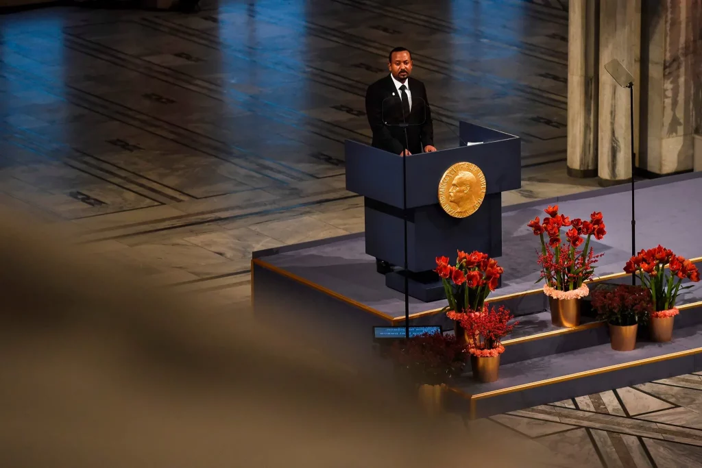 Il signor Abiy parla dopo aver ricevuto il premio Nobel per la pace a Oslo nel 2019.Credito...Fredrik Varfjell/Agence France-Presse — Getty Images
