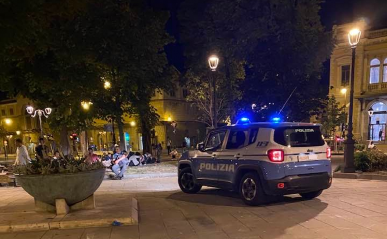 Presidio della Polizia – migranti nella Piazza del Mondo – Trieste