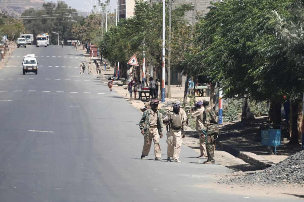 Truppe in divisa eritrea nella città di Bizet, nel marzo 2021. Foto: Baz Ratner/Reuters 