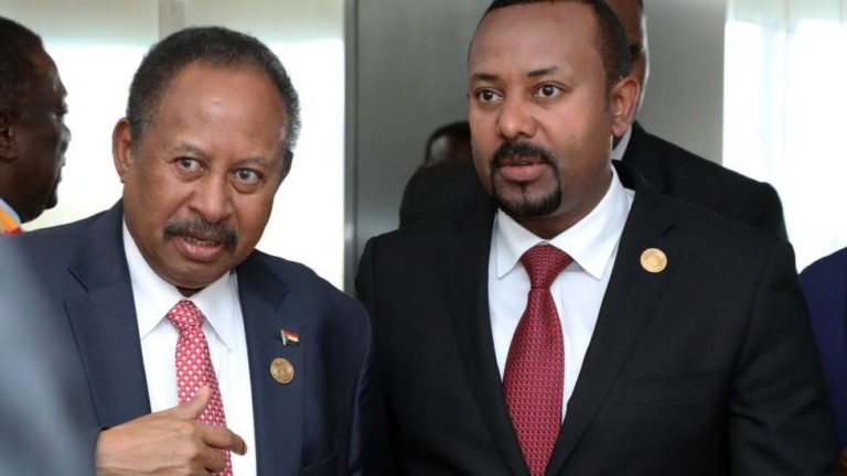 Il primo ministro etiope Abiy Ahmed (a destra) e il primo ministro sudanese Abdalla Hamdok: i due paesi hanno una lunga storia di rivalità