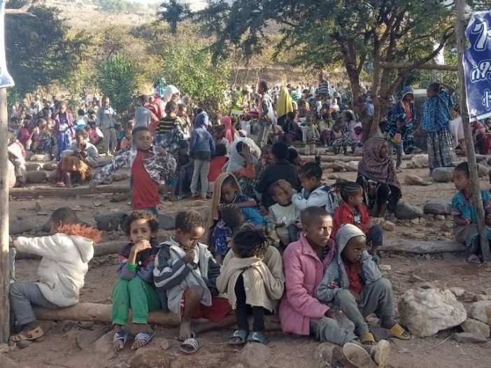 Bambini all’interno del campo per sfollati di Abiy Addi. Foto: Fornita ad Addis Standard da fonti sul campo
